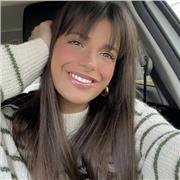 Profesora a nivel de primaria (matemáticas, lenguas...) cursando el grado en periodismo.